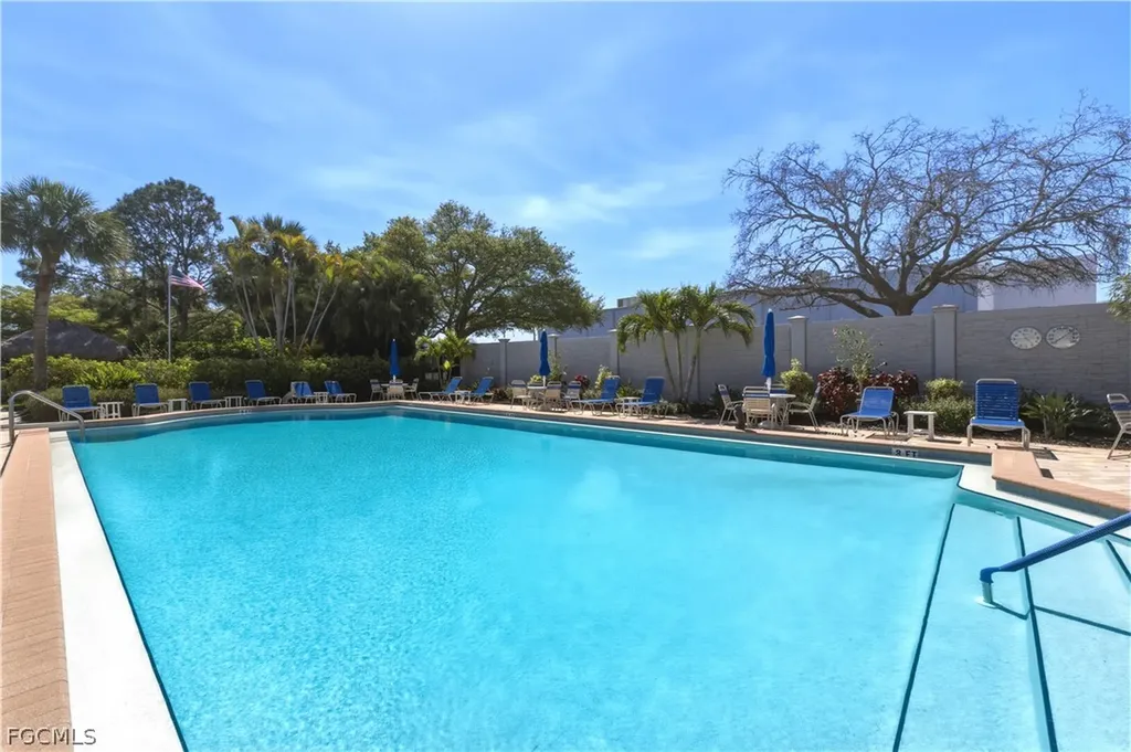 876 Gulf Pavilion Drive Naples FL 34108