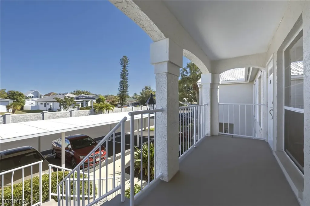 876 Gulf Pavilion Drive Naples FL 34108