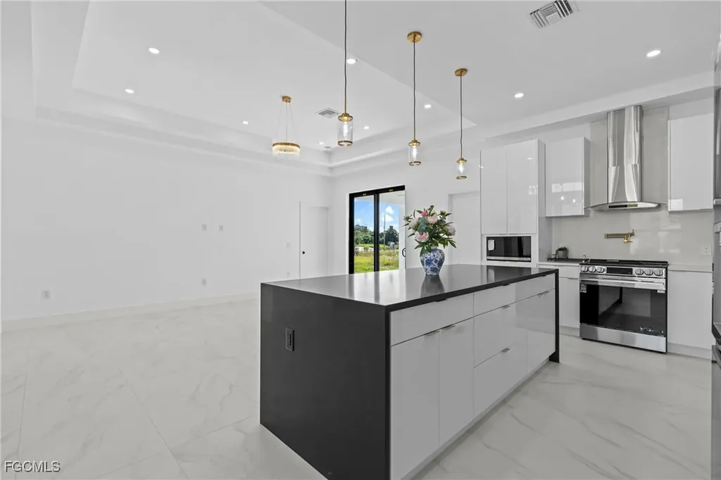 184 Pembroke Street Lehigh Acres FL 33974