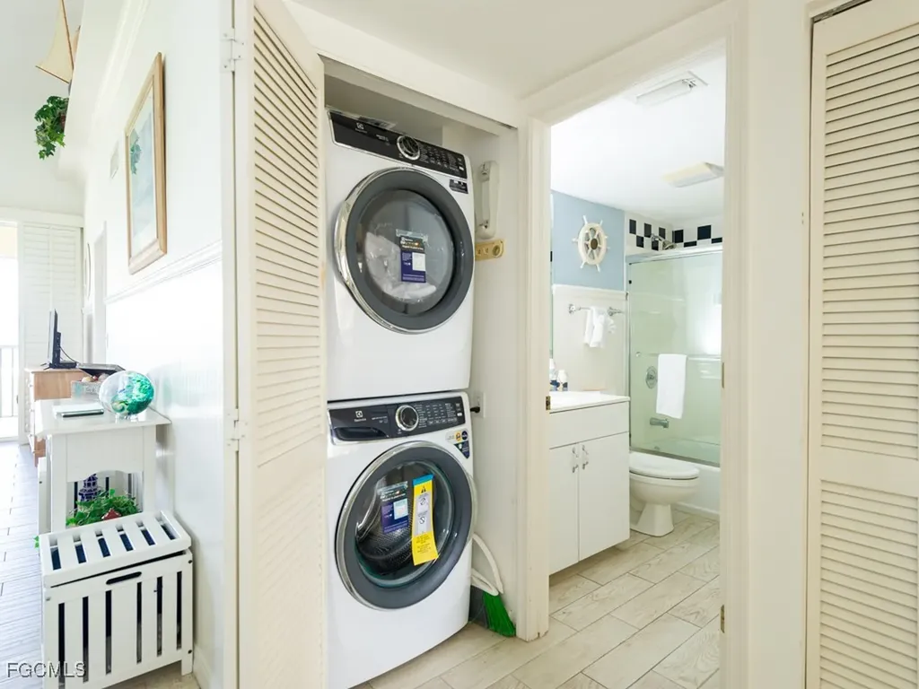 255 Periwinkle Way Sanibel FL 33957