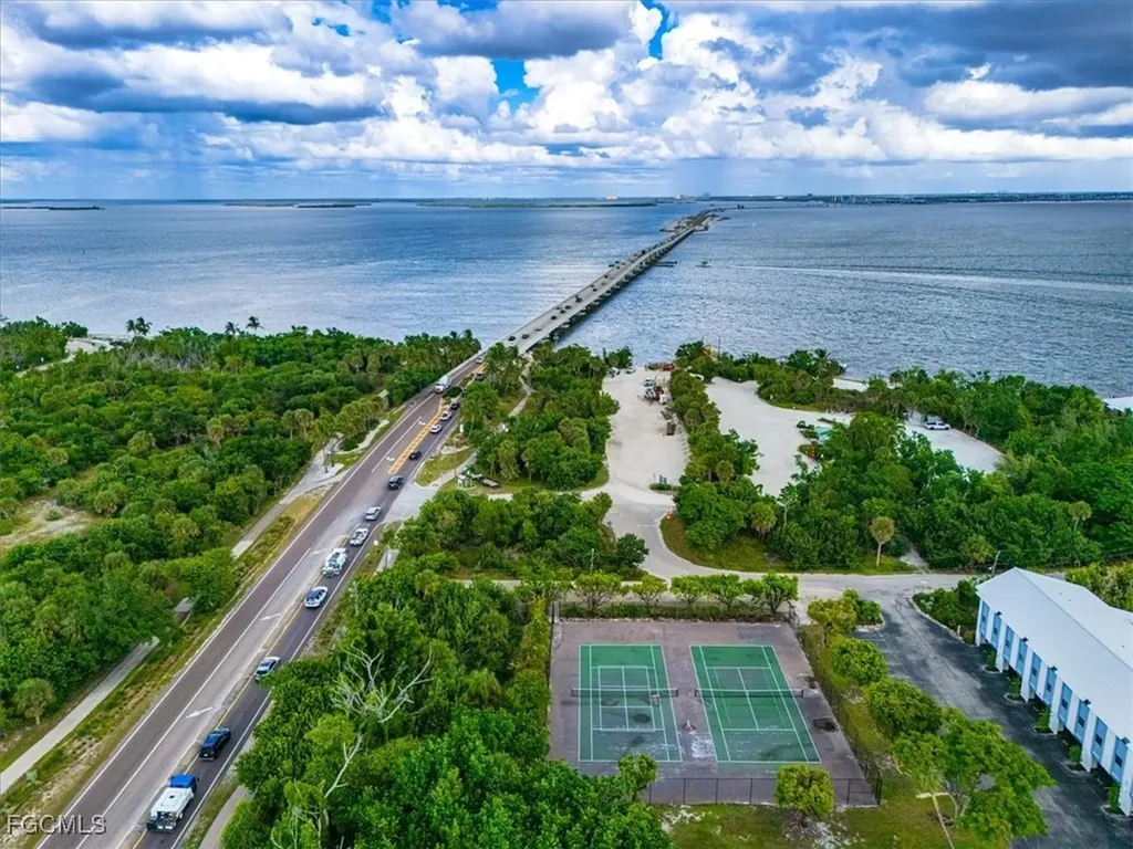 1250 Tennisplace Court Sanibel FL 33957