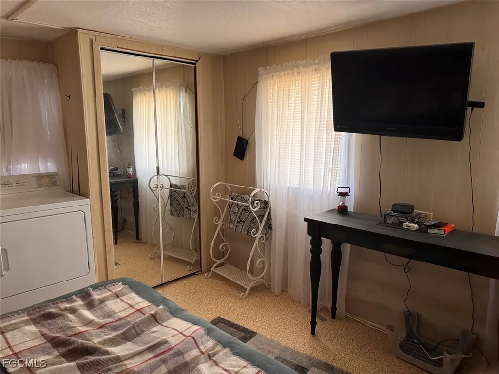 89 Sun Circle Fort Myers FL 33905