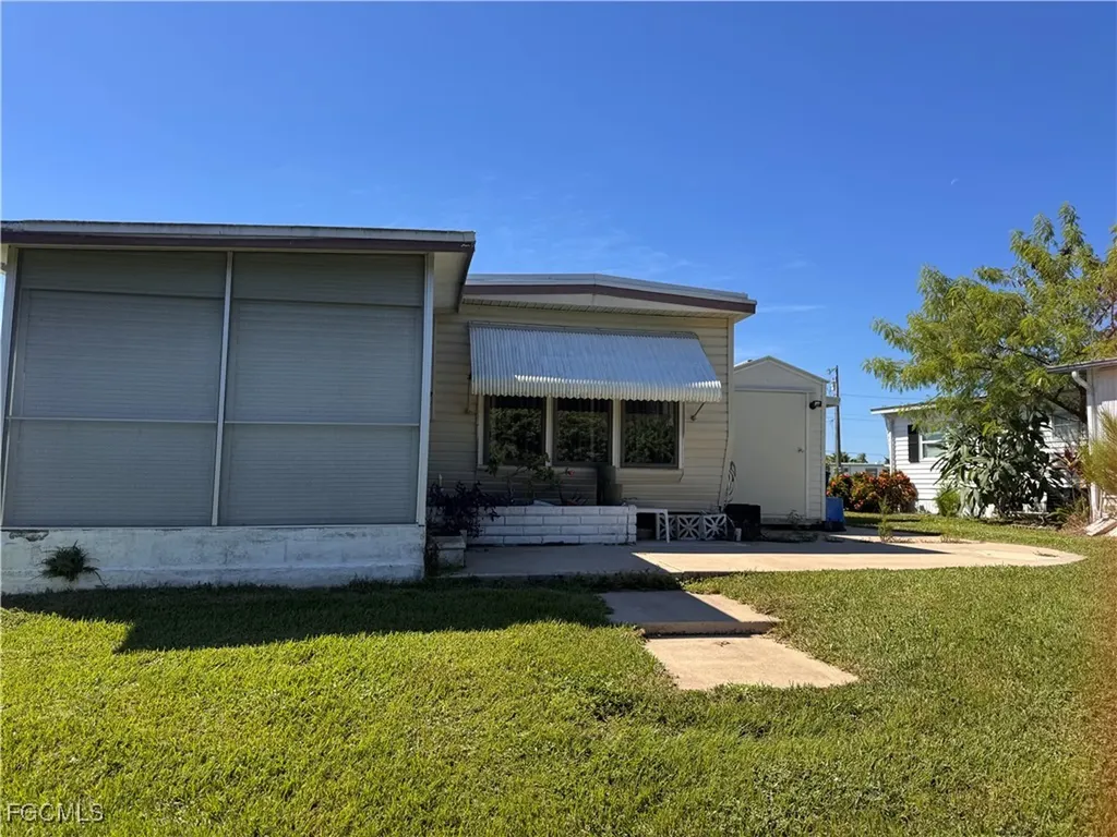 89 Sun Circle Fort Myers FL 33905