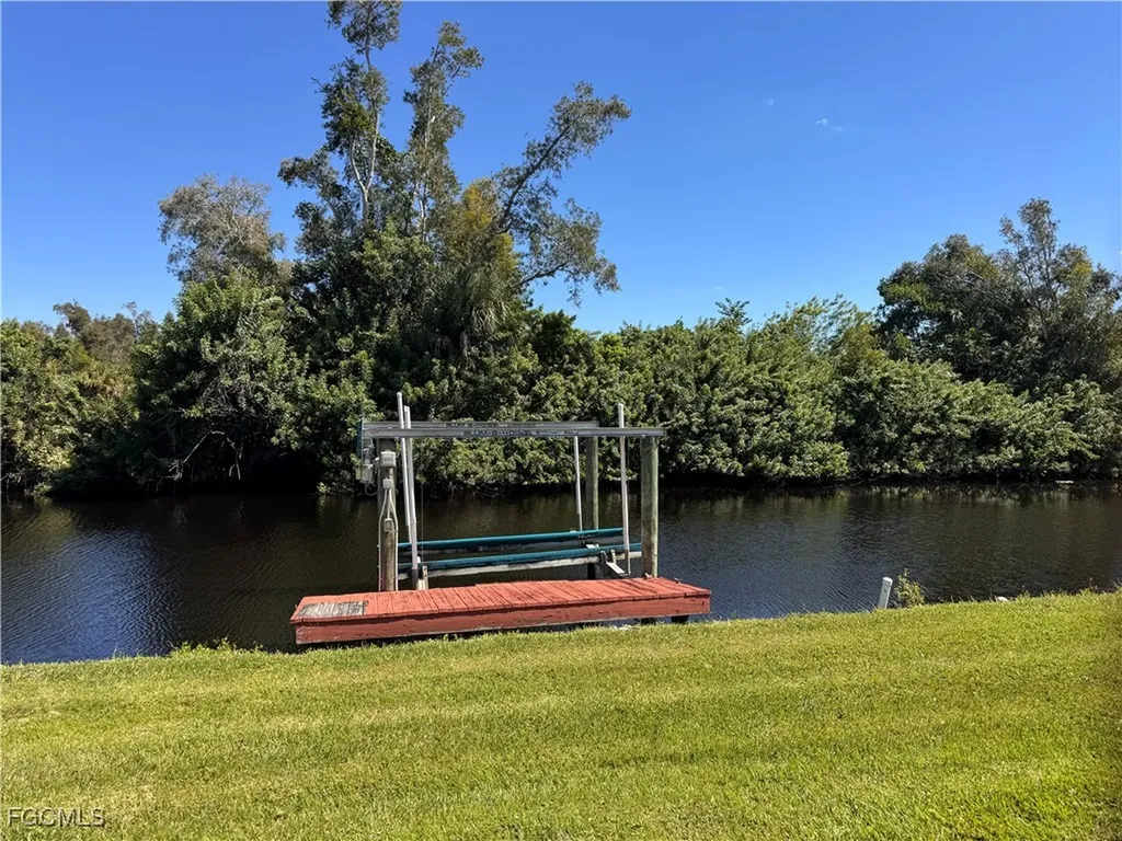 89 Sun Circle Fort Myers FL 33905