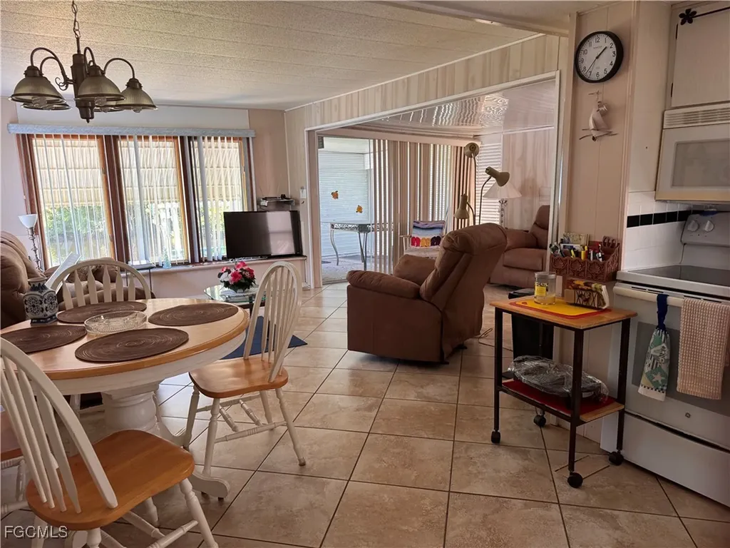 89 Sun Circle Fort Myers FL 33905