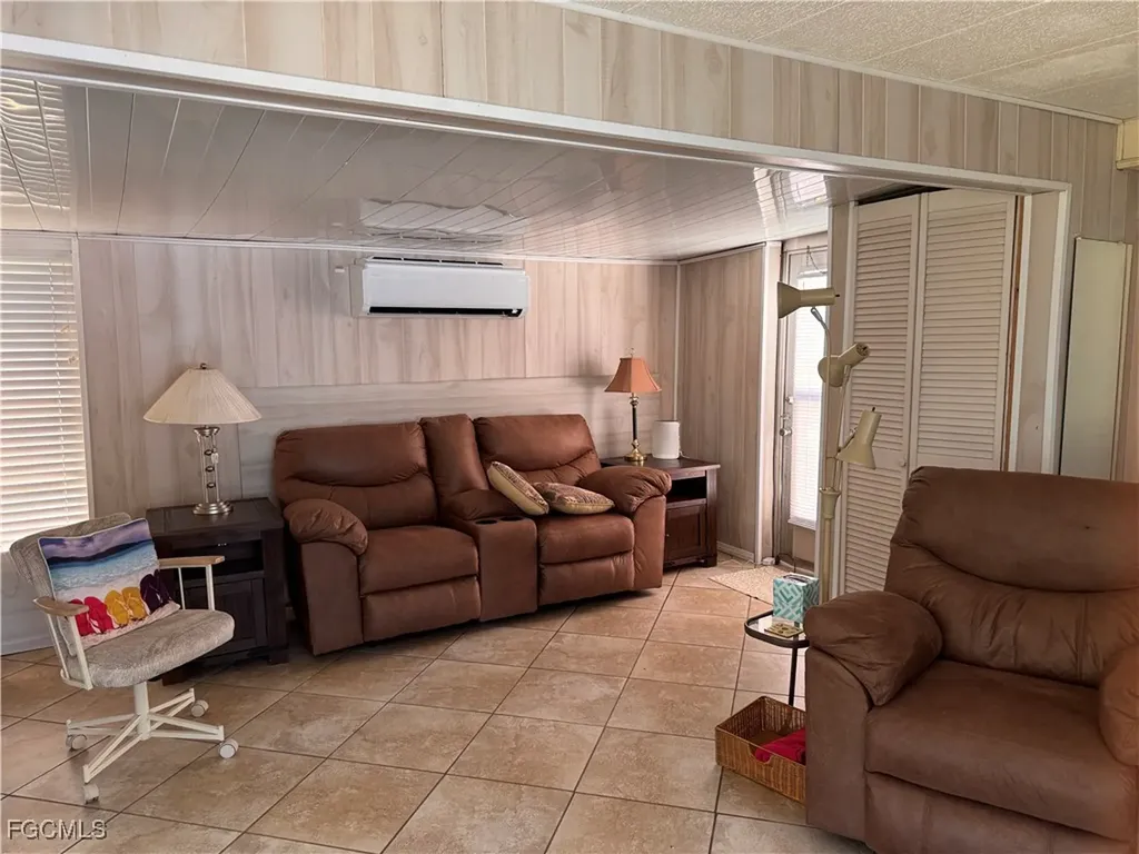 89 Sun Circle Fort Myers FL 33905