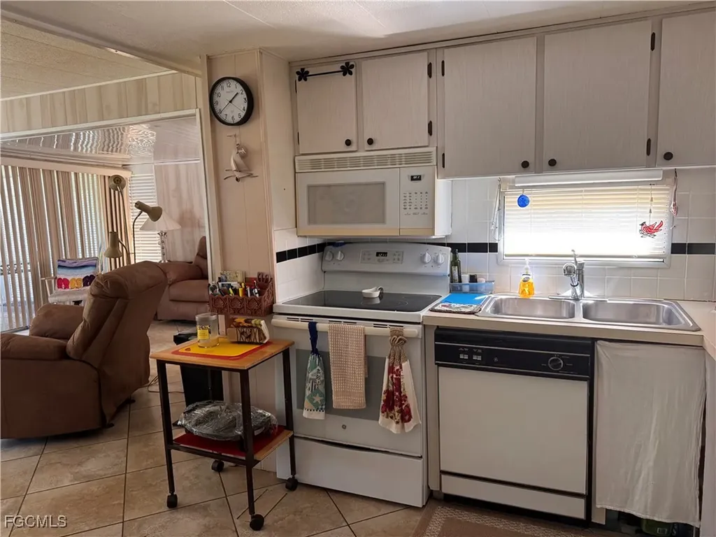 89 Sun Circle Fort Myers FL 33905