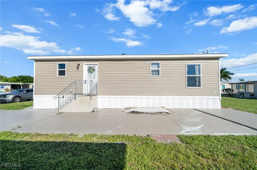 372 Santa Fe Trail North Fort Myers FL 33917