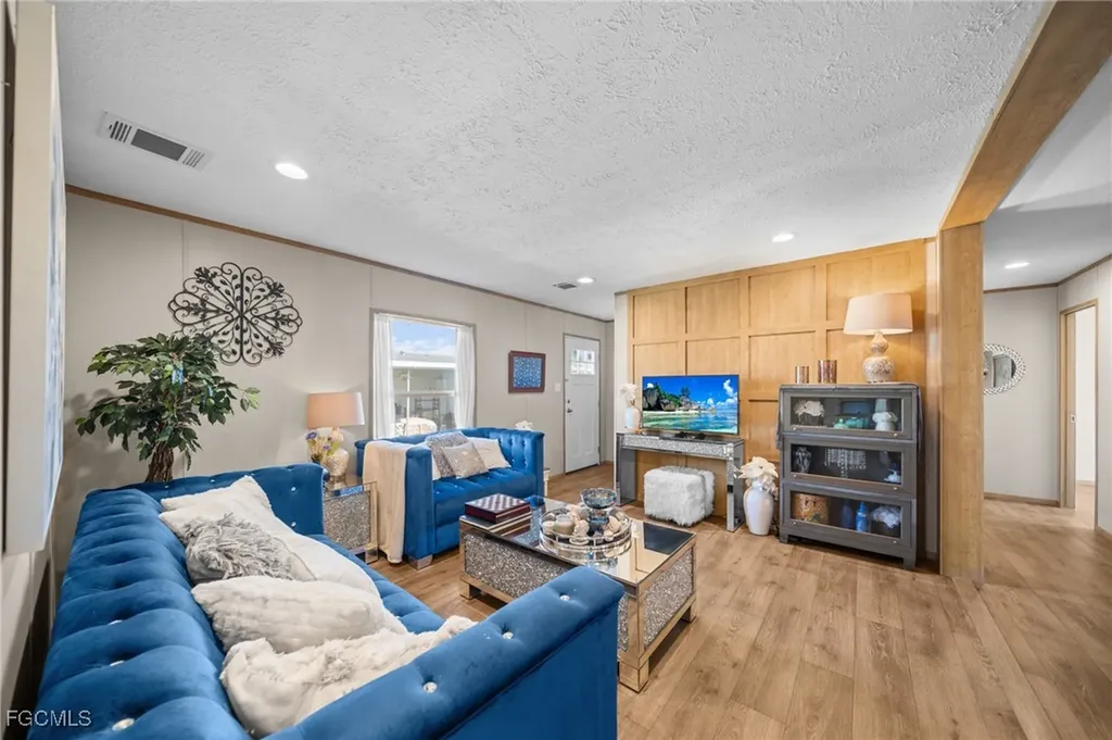 372 Santa Fe Trail North Fort Myers FL 33917