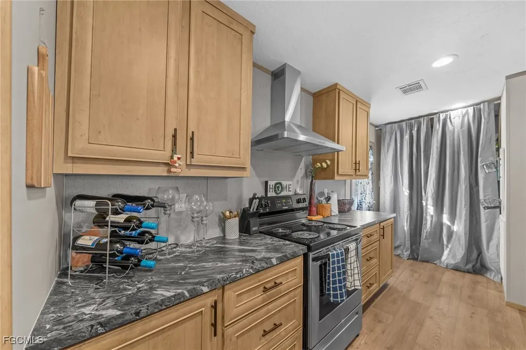 372 Santa Fe Trail North Fort Myers FL 33917