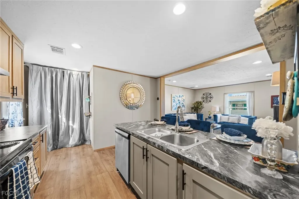 372 Santa Fe Trail North Fort Myers FL 33917