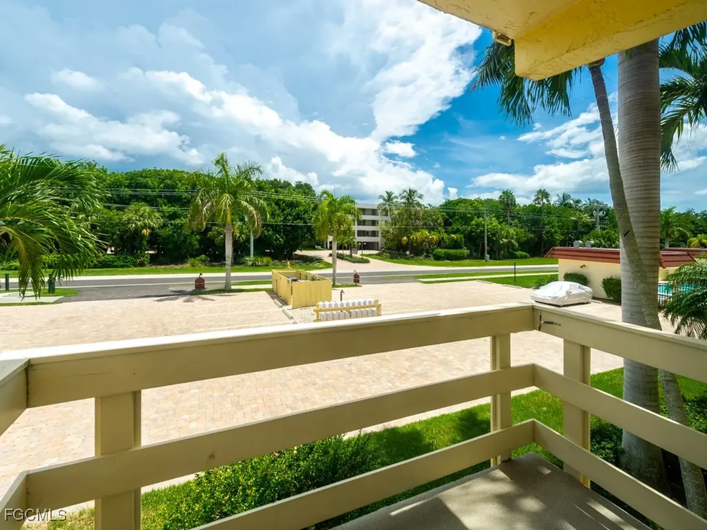 1610 Middle Gulf Drive Sanibel FL 33957