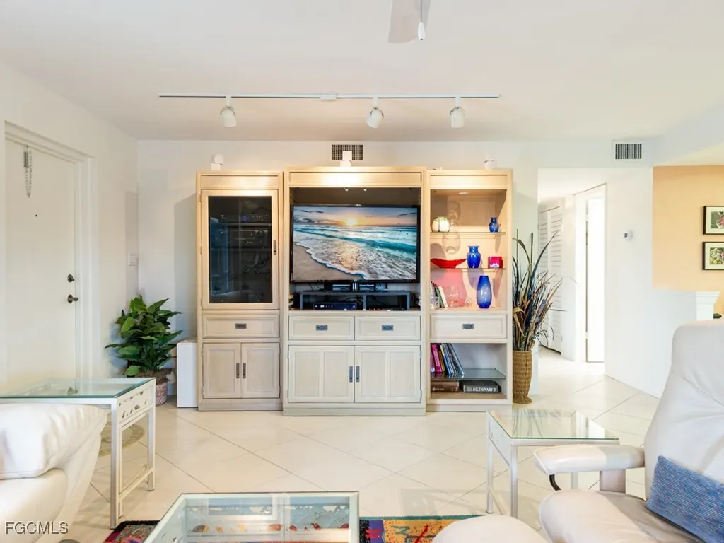 1610 Middle Gulf Drive Sanibel FL 33957