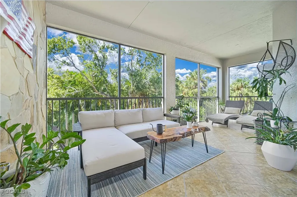 Fort Myers FL, 18900 Bay Woods Lake Drive, Unit 203