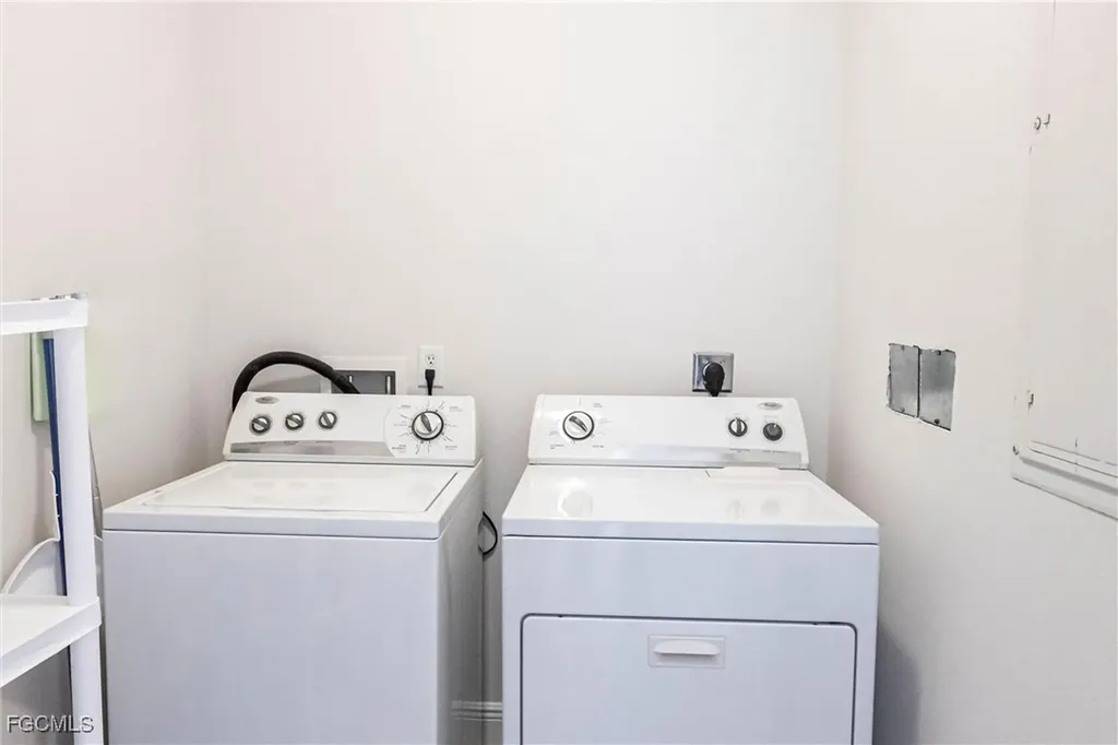 4610 SE 5th Place Cape Coral FL 33904