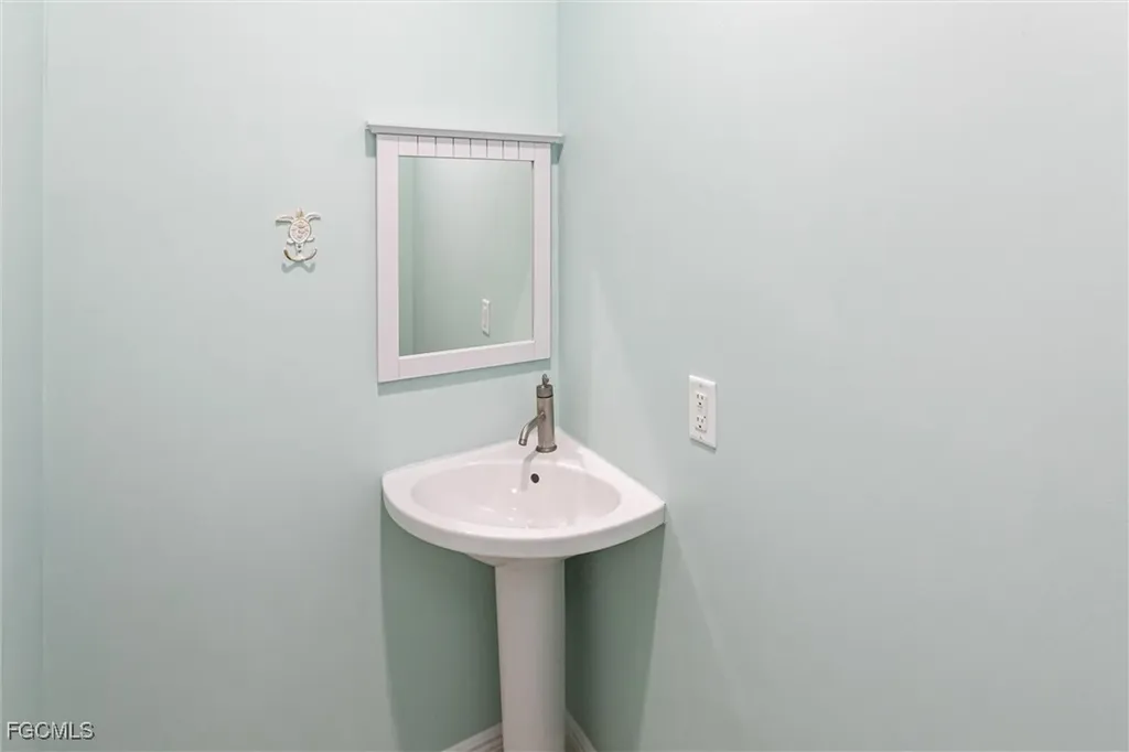 4610 SE 5th Place Cape Coral FL 33904