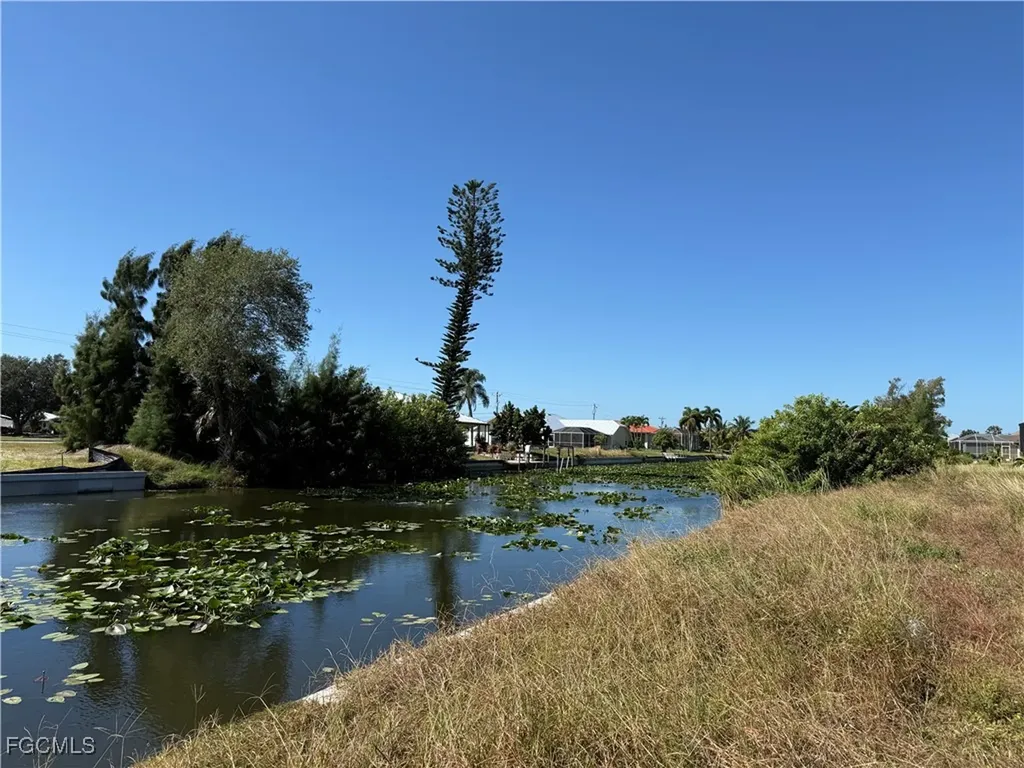 118 SW 31st Terrace Cape Coral FL 33914