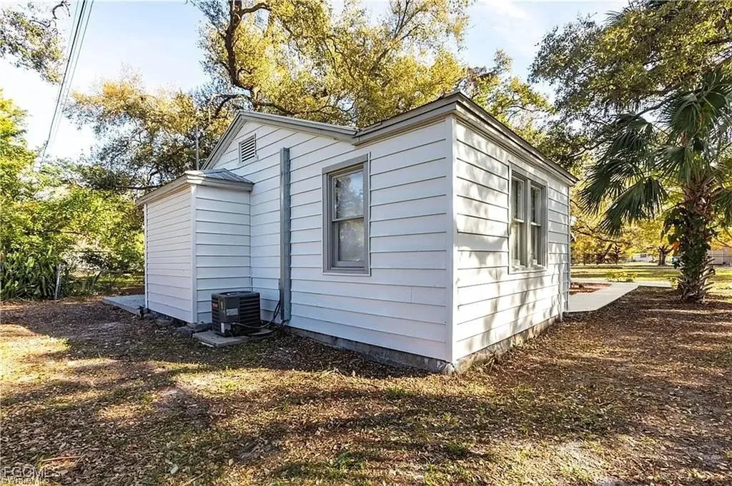 2217 Dora Street Fort Myers FL 33901