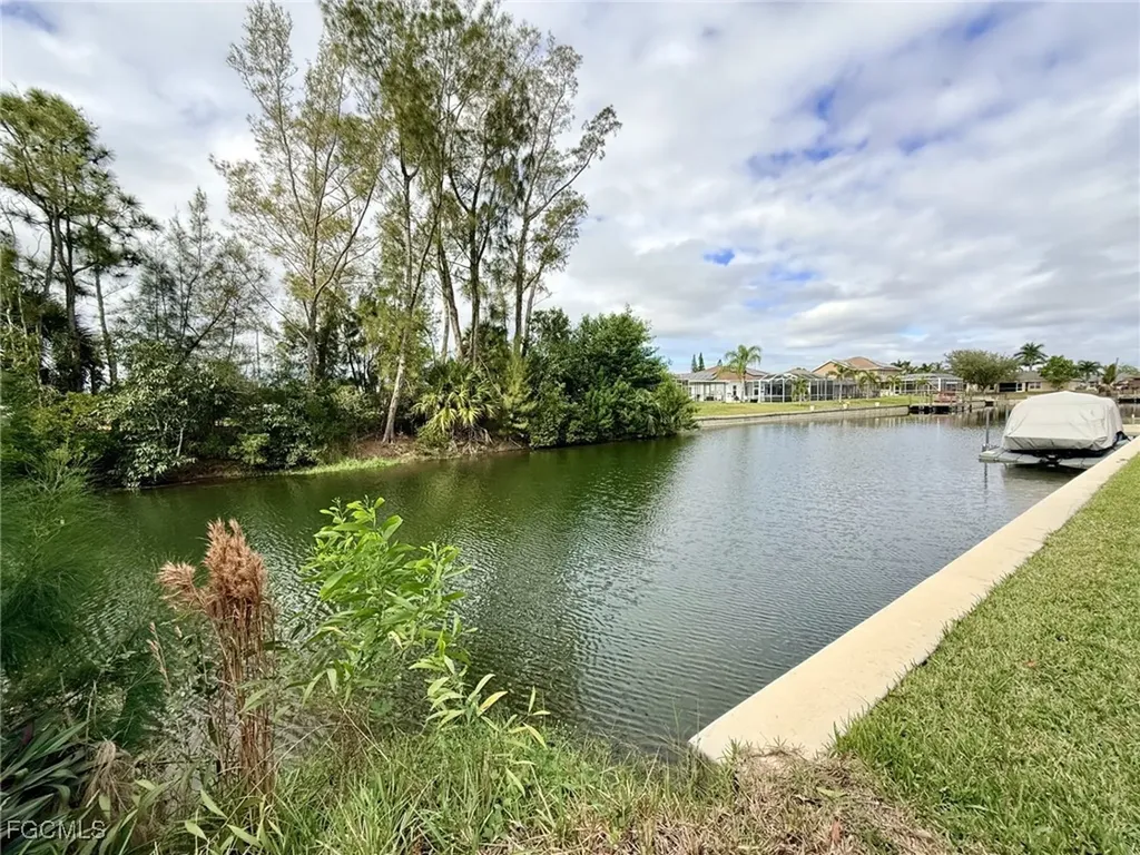 1414 SW 1st Place Cape Coral FL 33991