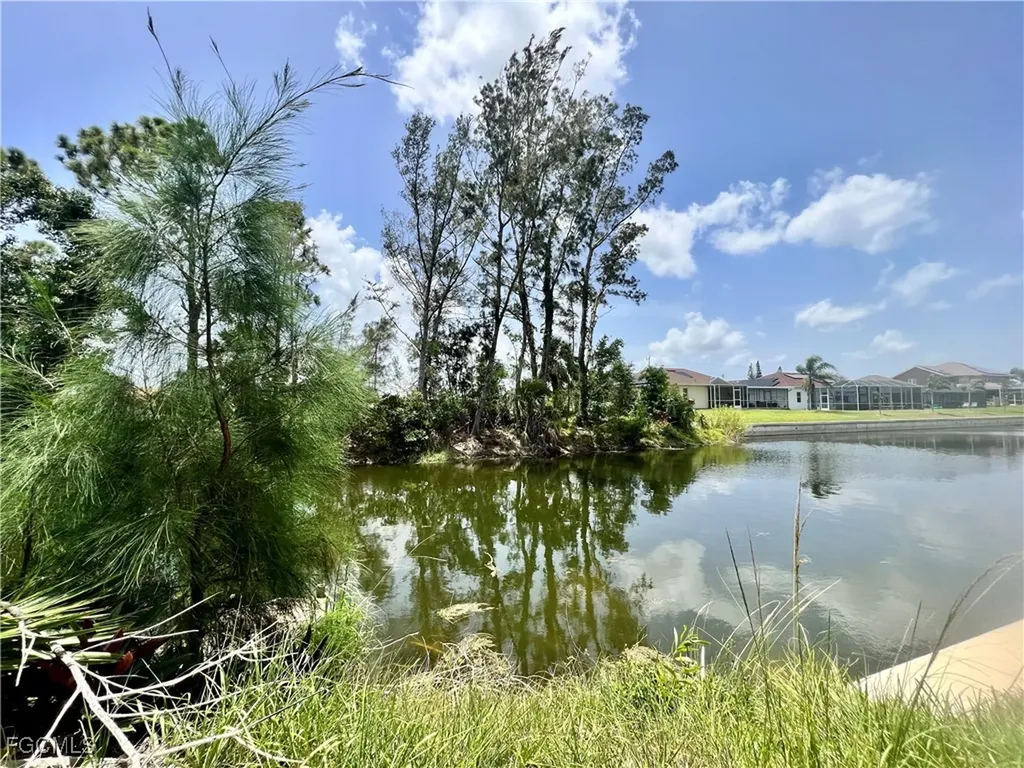 1414 SW 1st Place Cape Coral FL 33991