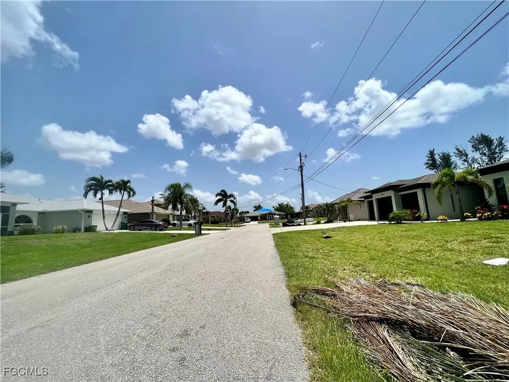 1414 SW 1st Place Cape Coral FL 33991
