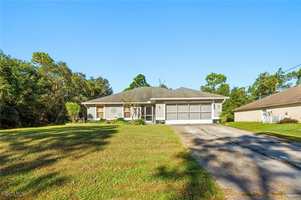 2005 Mcarthur Avenue Alva FL 33920