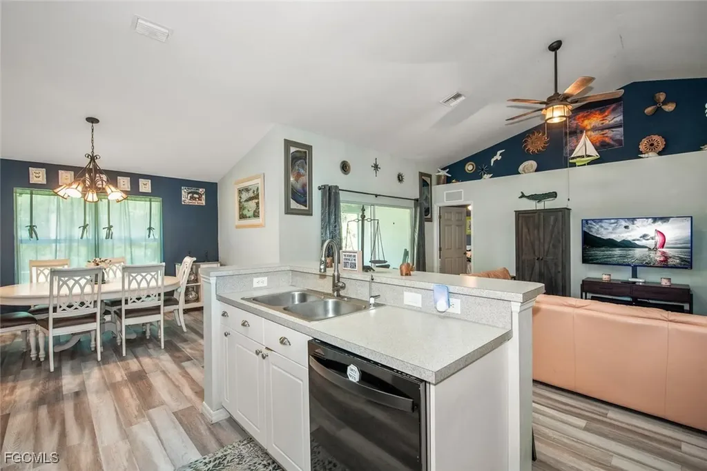 2005 Mcarthur Avenue Alva FL 33920