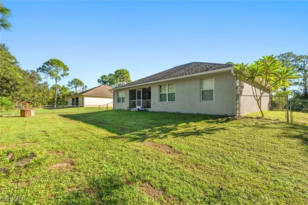 2005 Mcarthur Avenue Alva FL 33920
