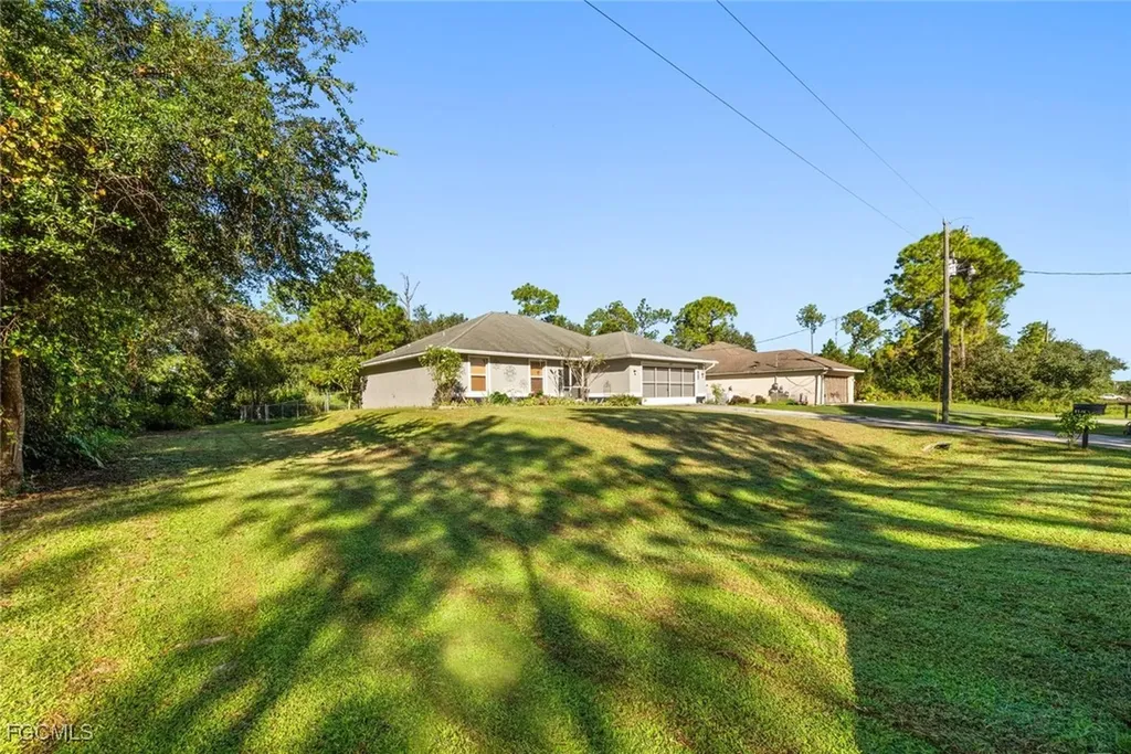 2005 Mcarthur Avenue Alva FL 33920