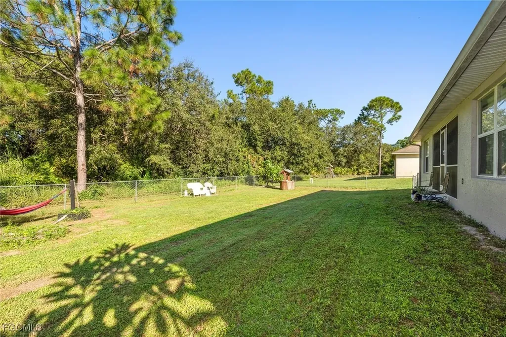 2005 Mcarthur Avenue Alva FL 33920