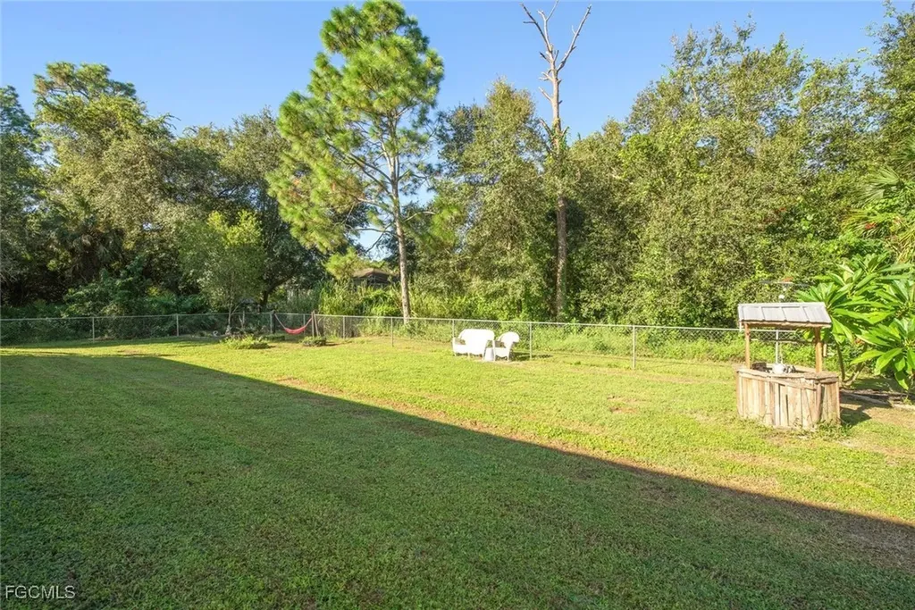 2005 Mcarthur Avenue Alva FL 33920