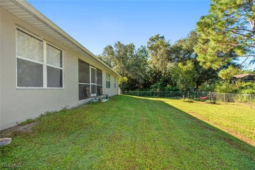 2005 Mcarthur Avenue Alva FL 33920