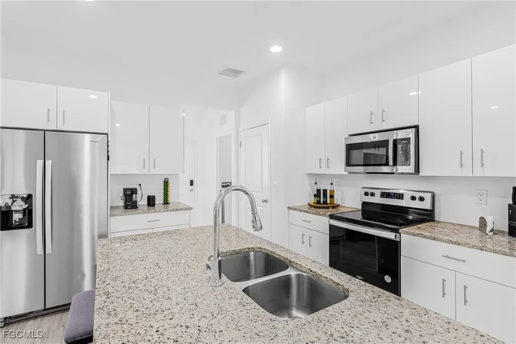 1158 E Benbow Circle Labelle FL 33935