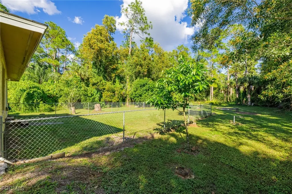 460 3rd Street SW Naples FL 34117