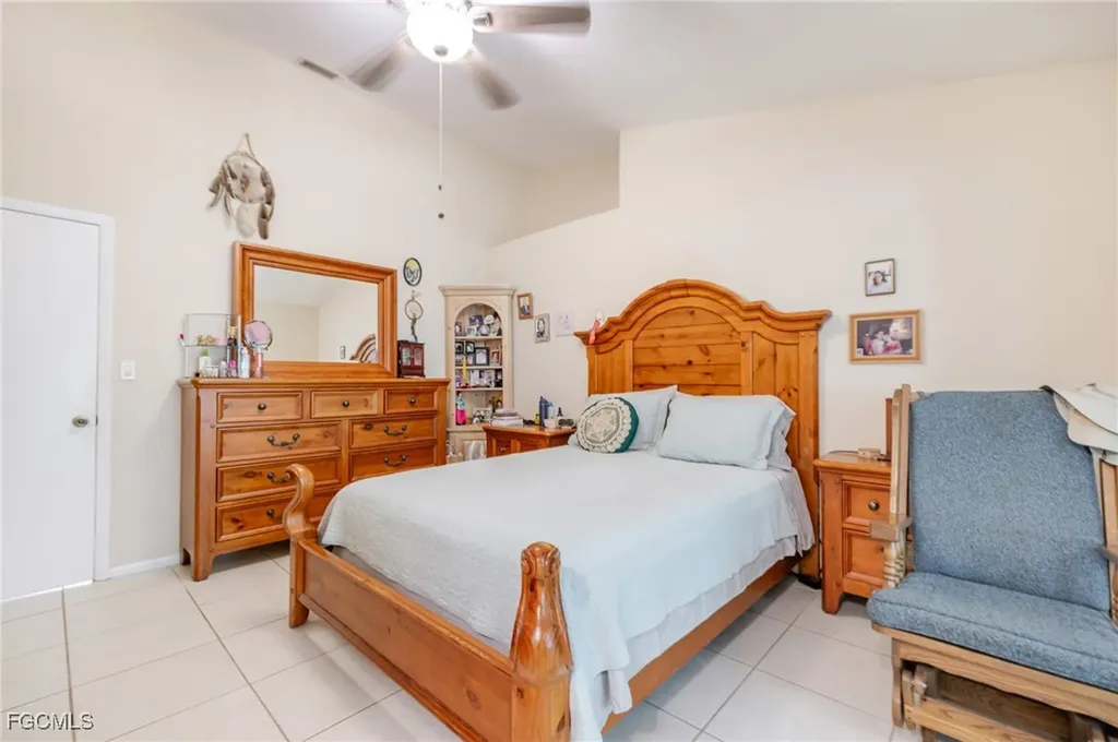 460 3rd Street SW Naples FL 34117