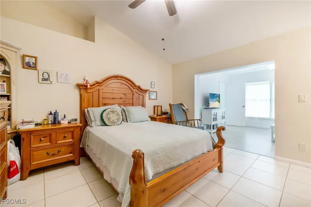 460 3rd Street SW Naples FL 34117