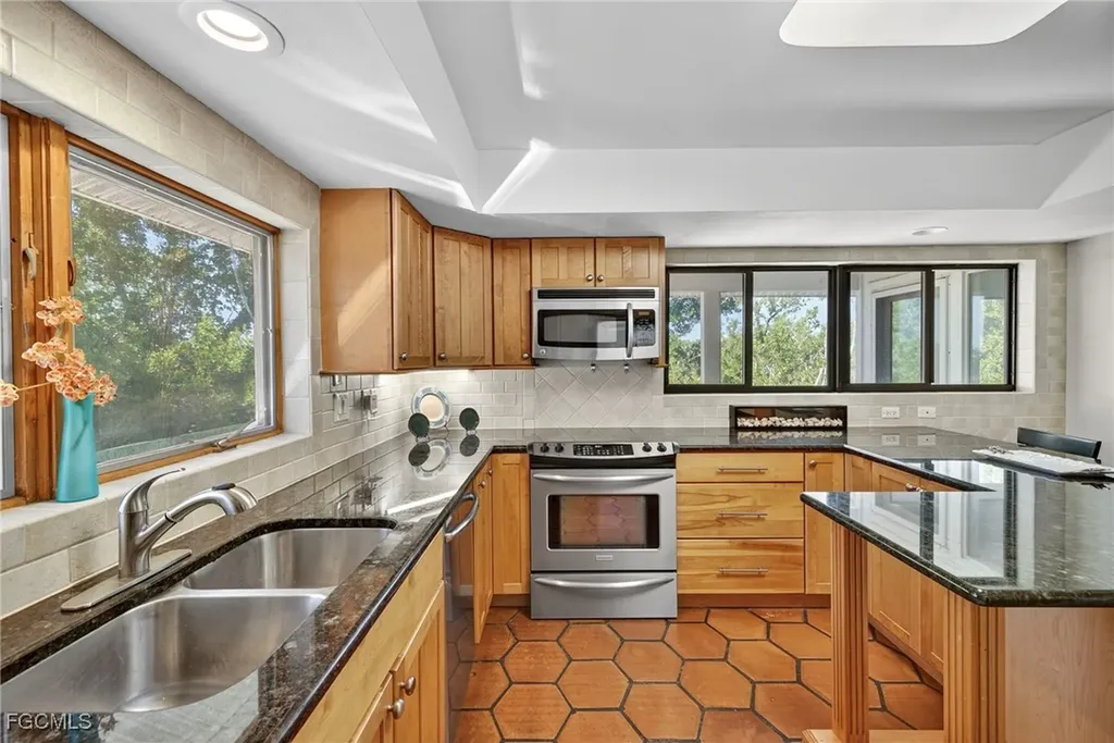 5307 Ladyfinger Lake Road Sanibel FL 33957