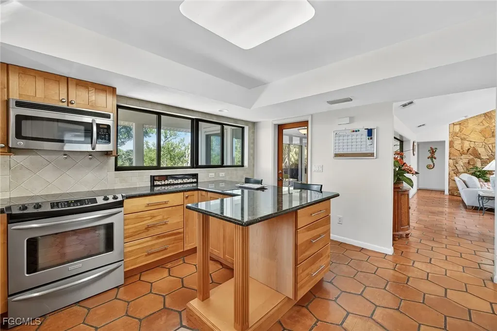 5307 Ladyfinger Lake Road Sanibel FL 33957