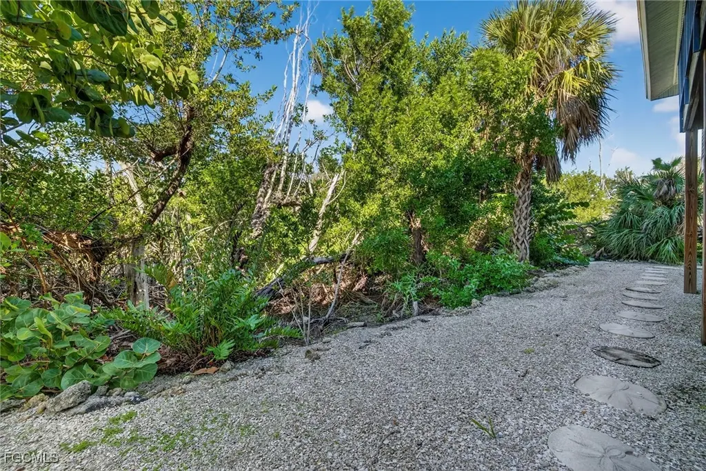 5307 Ladyfinger Lake Road Sanibel FL 33957