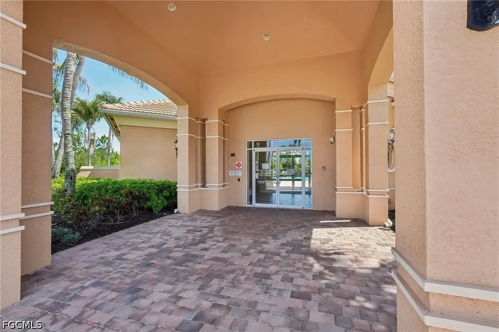 2536 Laurentina Lane Cape Coral FL 33909