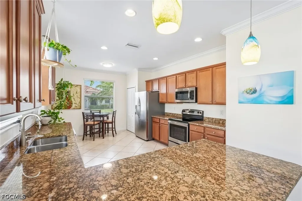 2536 Laurentina Lane Cape Coral FL 33909