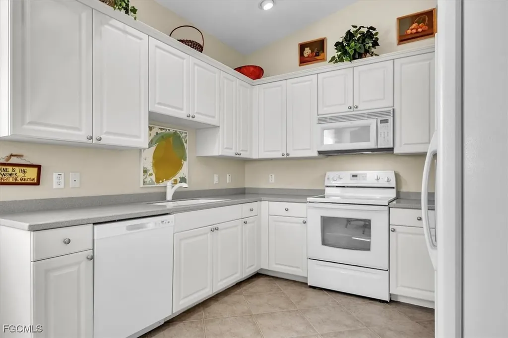 3080 Meandering Way Fort Myers FL 33905