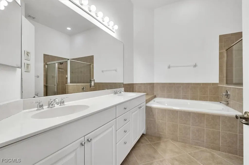 3080 Meandering Way Fort Myers FL 33905