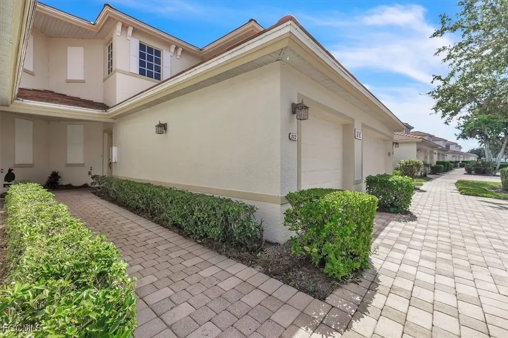 3080 Meandering Way Fort Myers FL 33905