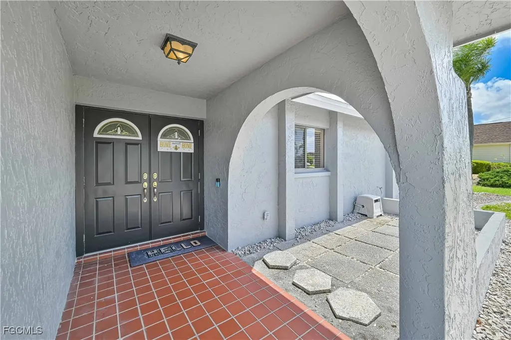 3819 SE 2nd Avenue Cape Coral FL 33904