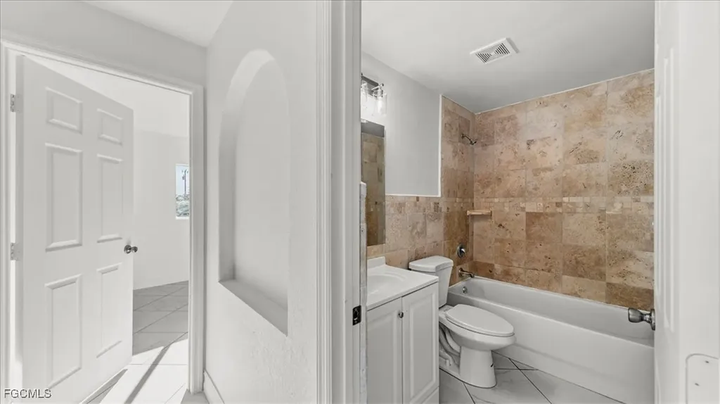 27 SW 19th Court Cape Coral FL 33991