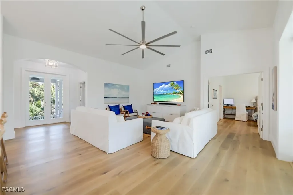 1990 My Tern Court Sanibel FL 33957