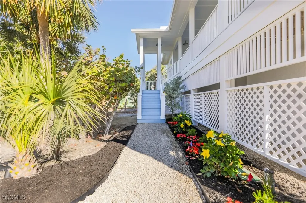 1990 My Tern Court Sanibel FL 33957