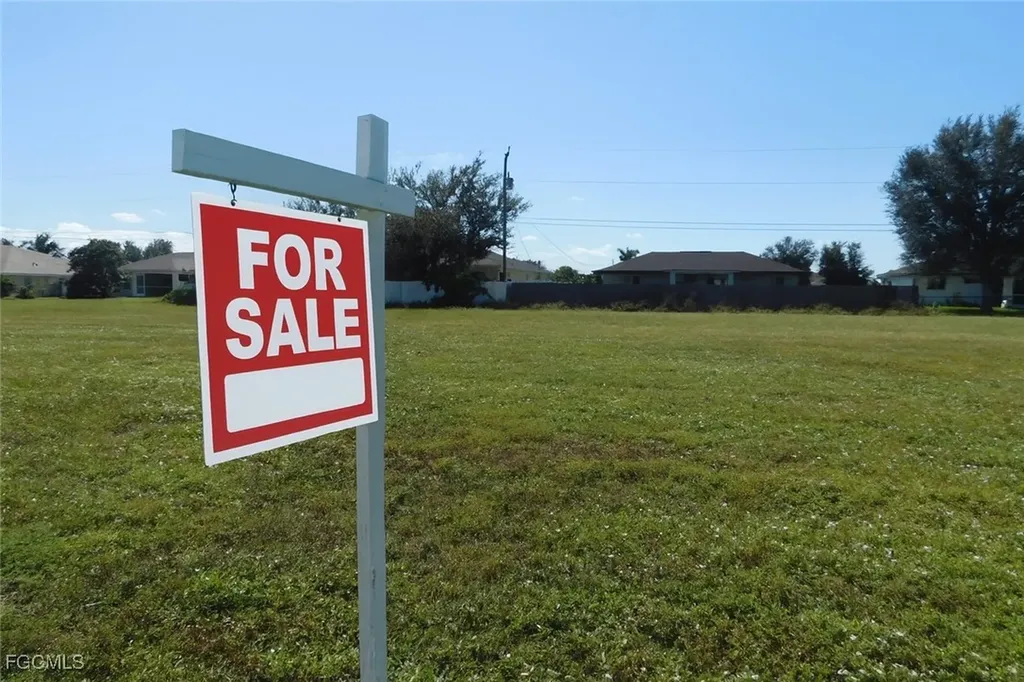 2148 Diplomat Parkway E Cape Coral FL 33909