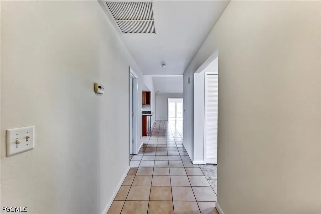 4707 SW 8th Place Cape Coral FL 33914